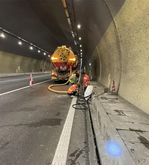 福绵隧道排水渠清淤